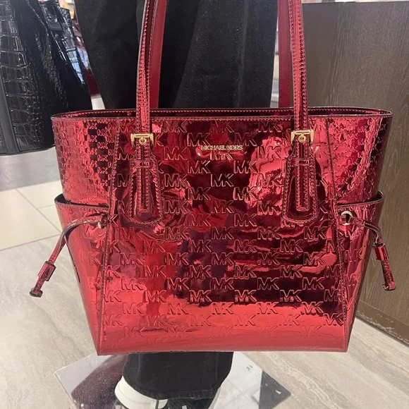 MICHAEL KORS Voyager Lg Metallic Logo Debossed EW Shoulder Tote Bag
Cherry
NWT - Picture 14 of 16